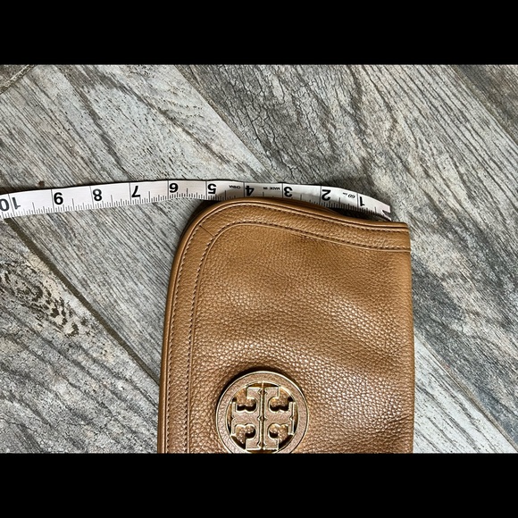 Tory Burch 2 in 1 Tan Leather Bag w Gold Accents. Cross body bag & clutch - Picture 10 of 16